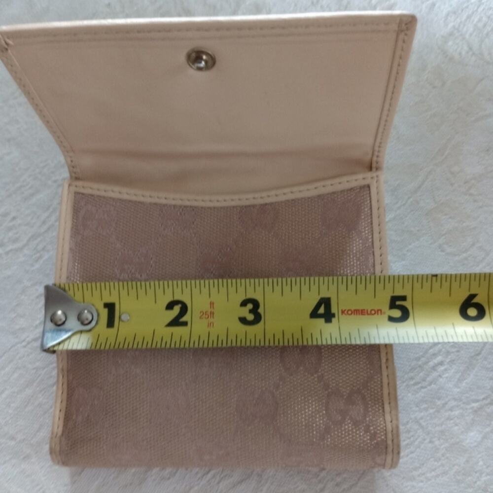 Authentic Gucci Pink and Silver D Ring Abby Compact Wallet - Picture 6 of 16